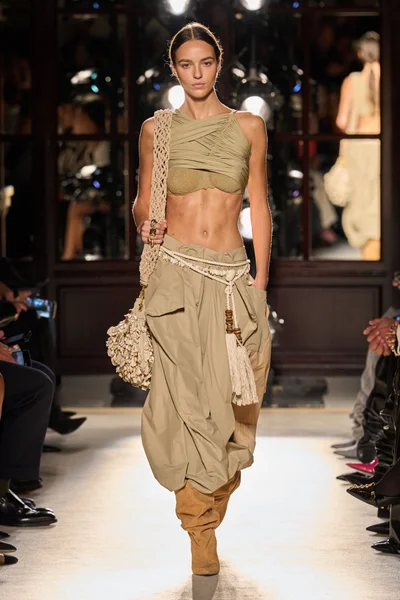 Look 32